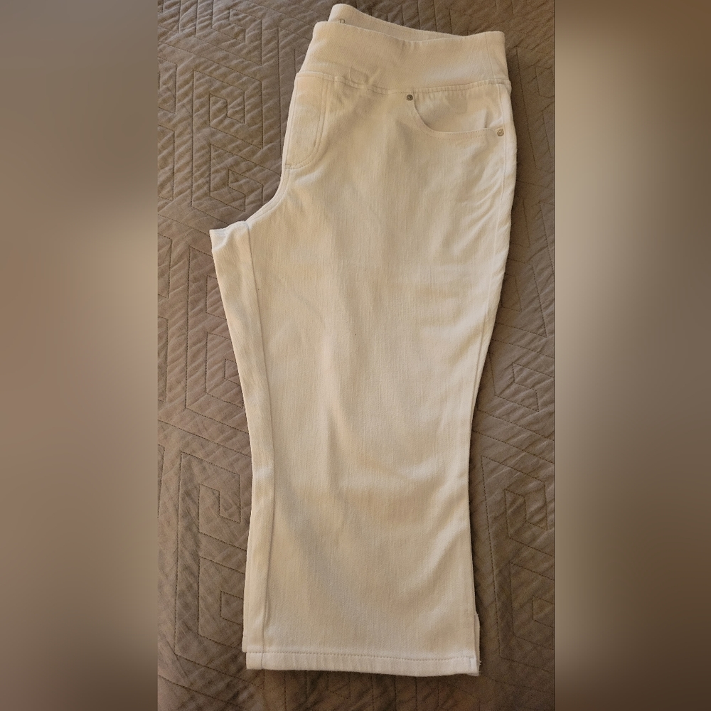 Belle By Kim Gravel Petite Flexibelle Pull-On Capri Jeans